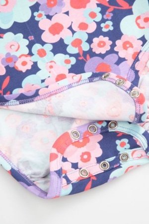 COCCODRILLO smėlinukas trumpomis rankovėmis HAPPY RETRO GIRL NEWBORN, spalvotas 